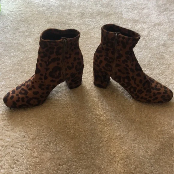 Cheetah print boots - Picture 2 of 6